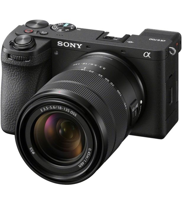 Sony A6700 + E 18-135 f/3.5-5.6