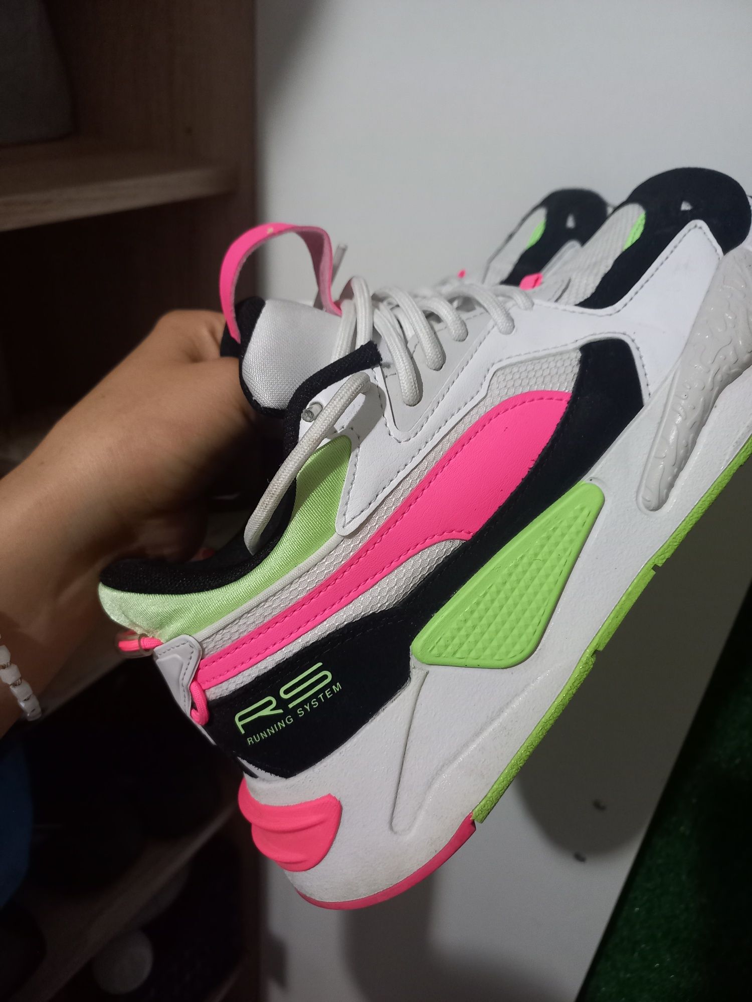 Дамски обувки Puma / Спортни обувки RS-Z Reinvent с контраст