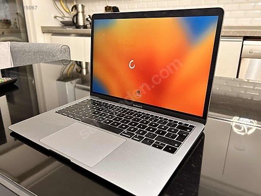 Продаю Apple MacBook Air 13 2020 M1 256 GB