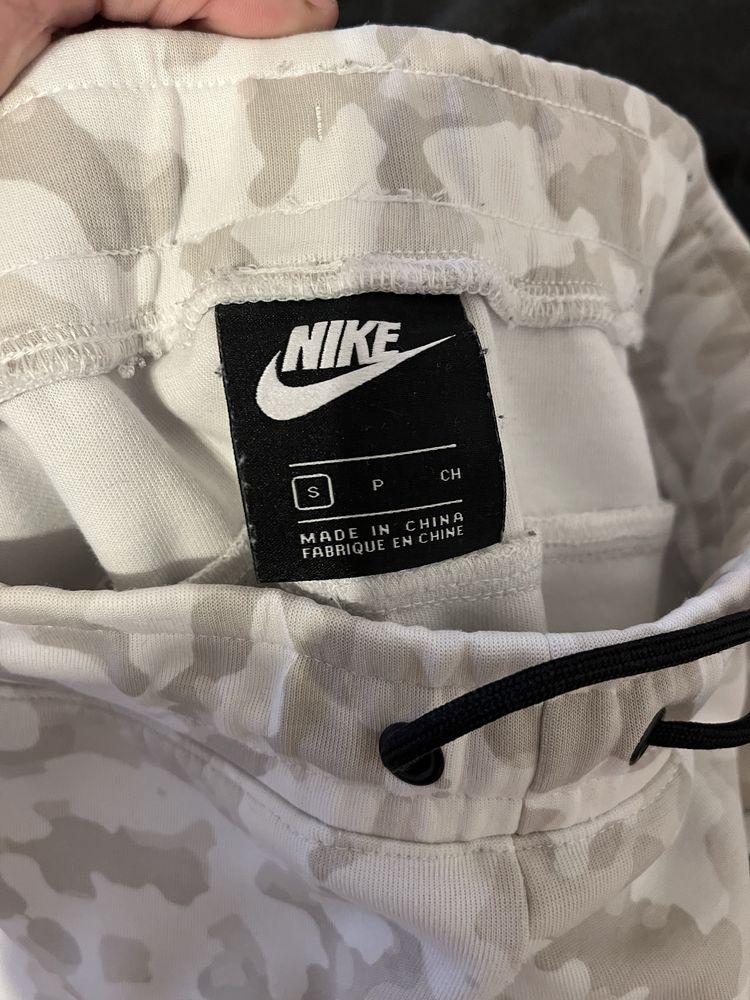 Nike tech camo s