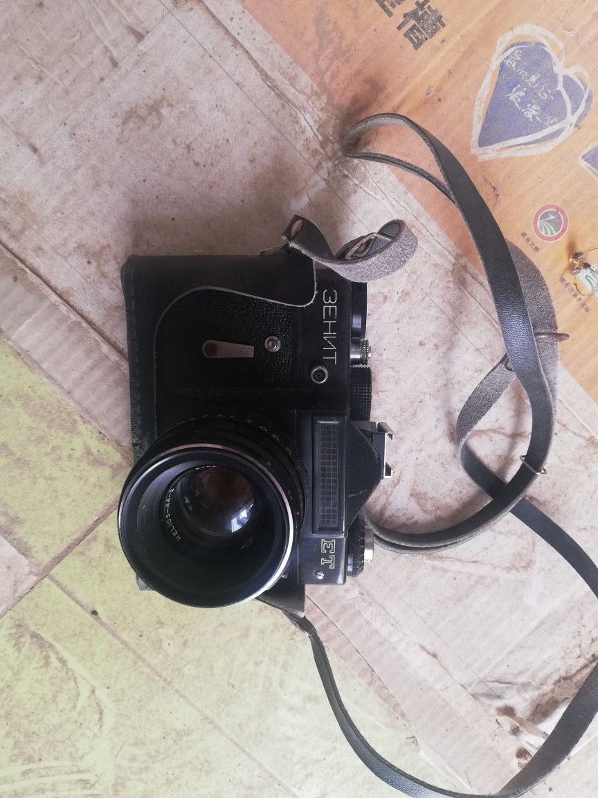 Старый раритетный фотоаппарат Zenit ET