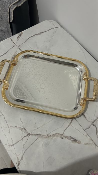 Поднос с золотистыми вставками