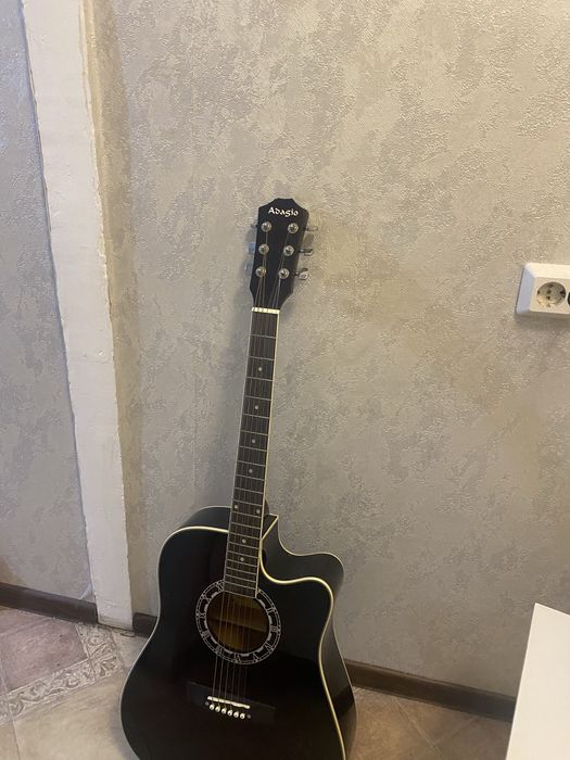 Продам гитара модель Adasio