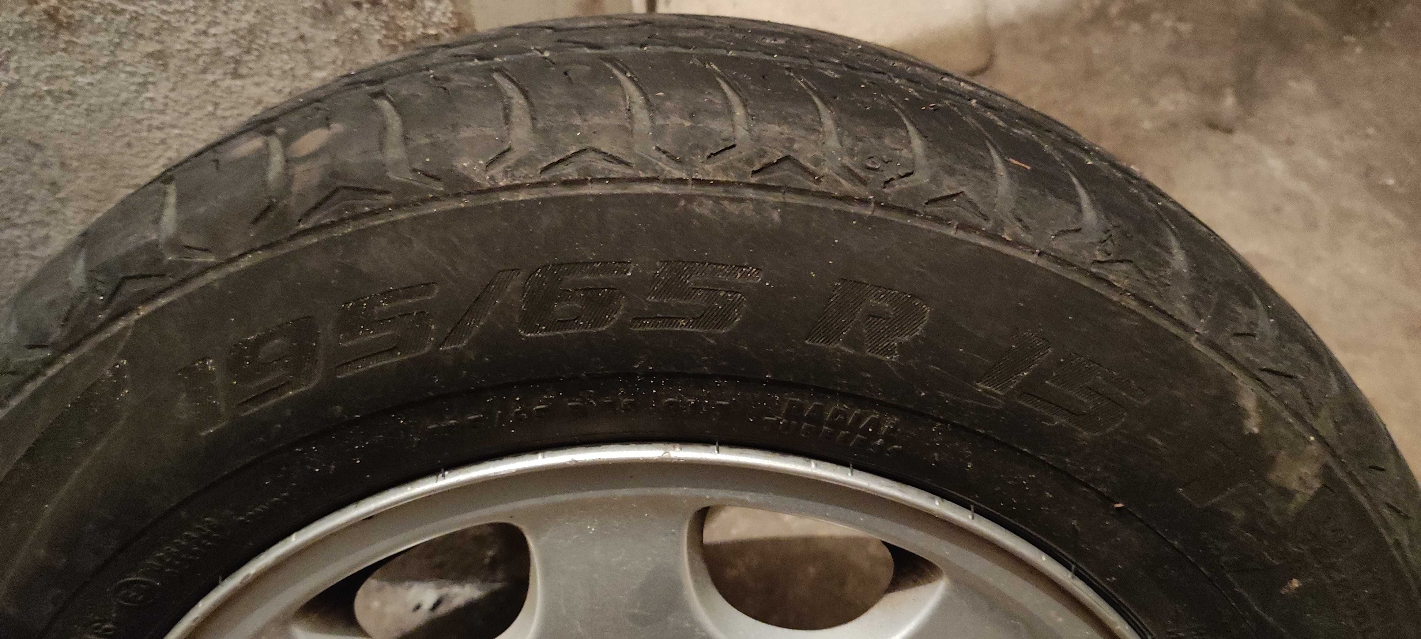 Продавам алуминиеви джанти с летни гуми R15