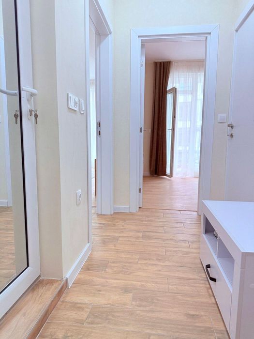 Дава се под наем Двустаен апартамент в Бургас, Славейков - 60 кв.м за 561 € - Снимка #2