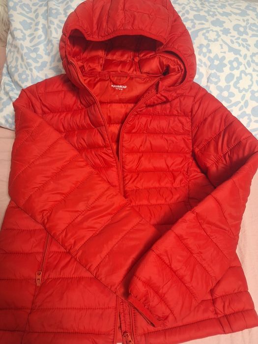 Червено яке с качулка