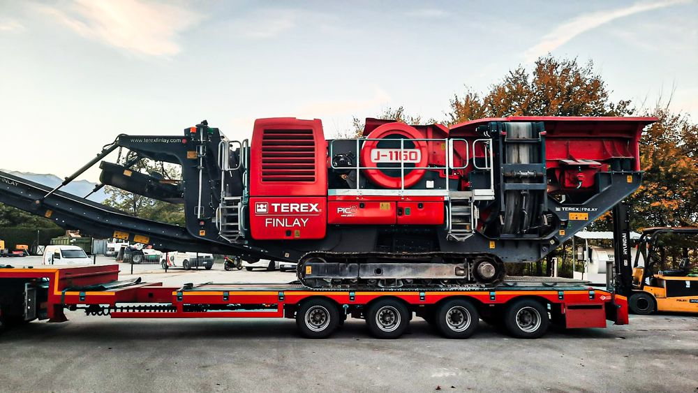 Inchiriez Concasor mobil cu falci pe senile Terex