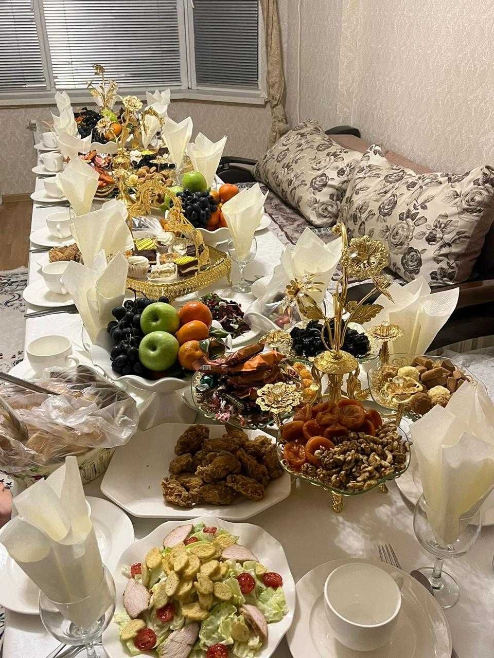СРОЧНО! Комплект столов и стульев и набор посуды для мероприятии