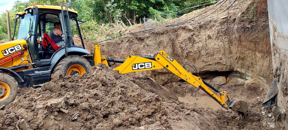 buldoexcavator de inchiriat , picon , demolari