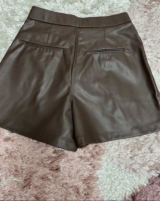 Pantaloni scurti Zara