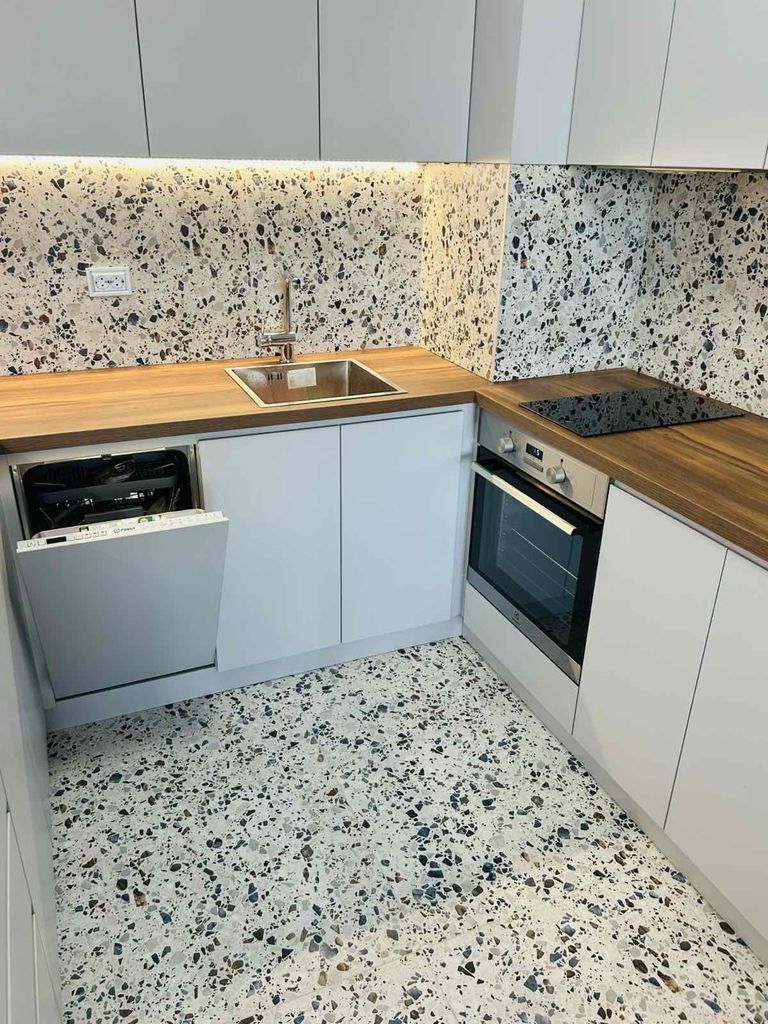 Дава се под наем Двустаен апартамент в ж.Зоопарк - 74 кв.м за 700 € - Снимка #2