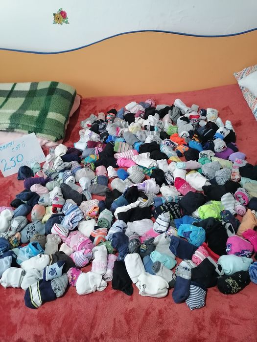 REDUCERE : Ciorapi pentru copii :  250 perechi