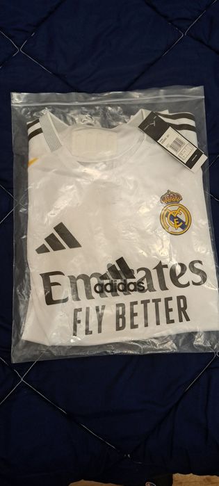 Оригинална тениска (фланелка) на гранда Реал Мадрид (Real Madrid)