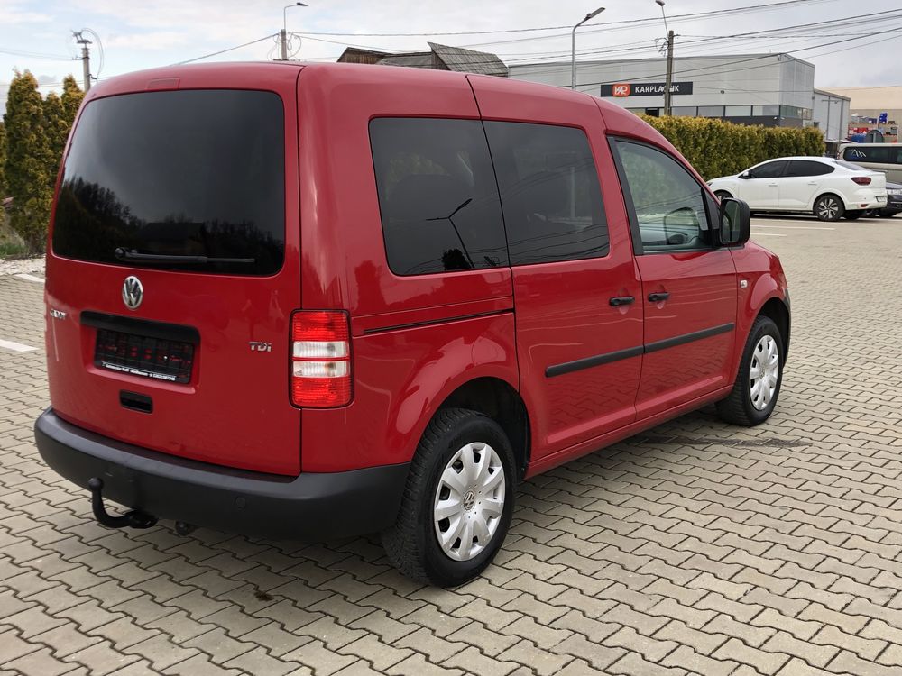 VW Caddy an 2011 motor 1.6tdi 5locuri 2usi laterale clima euro5