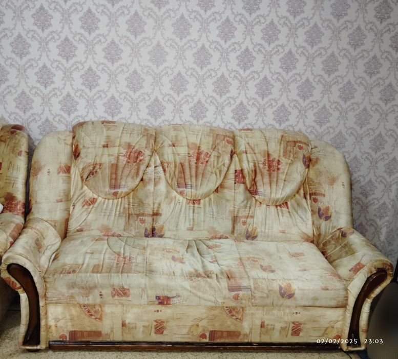 Divan sotiladi  yaxshi