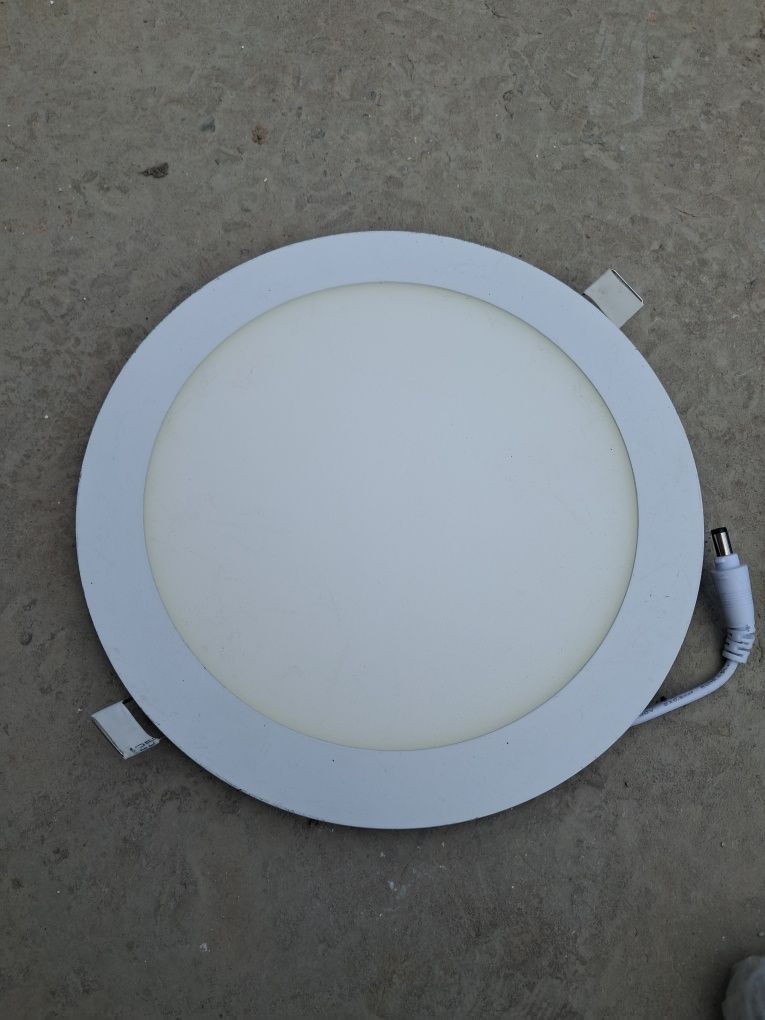 LED Lampa satiladi