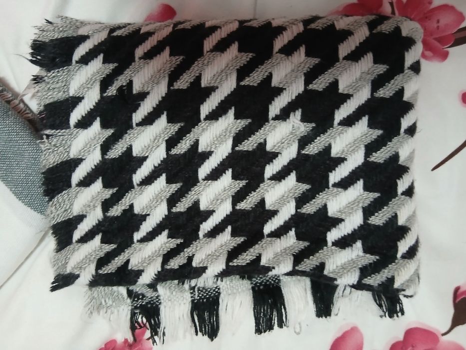 Vând 2 fulare mari și o căciulă de dama