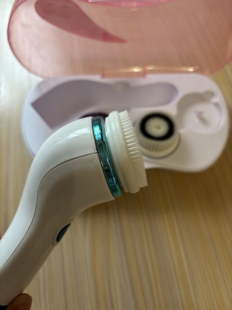 Електрическа четка за почистване на лице
