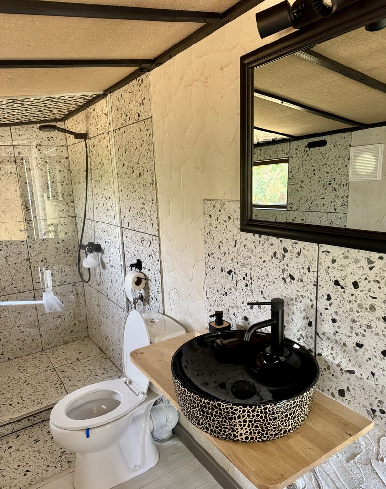 Casa de vanzare  mobilata si echipata complet ..