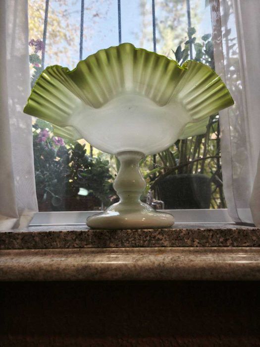 Старинная, коллекционная ваза.