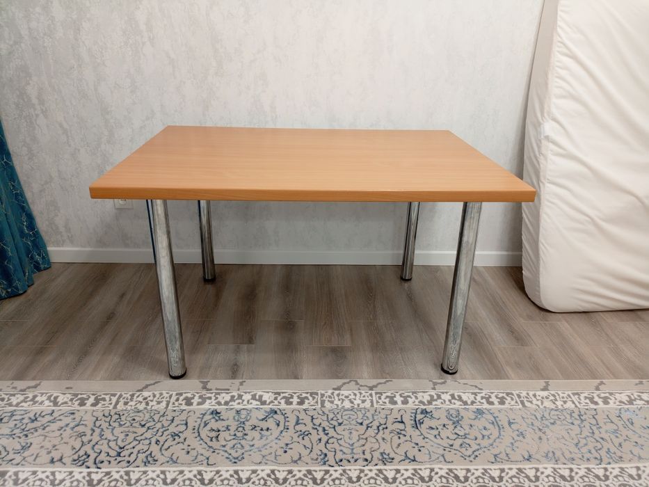 Стол кухонный деревянный