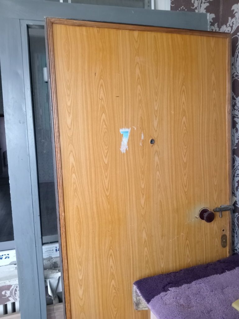 Продаю дверь жпелезный