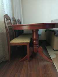 Деревянный стол в хорошем состоянии