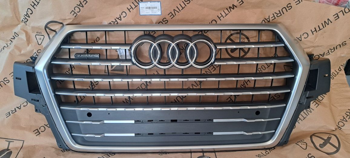 Vând accesorii spalier fata Audi Q7 , 4MO