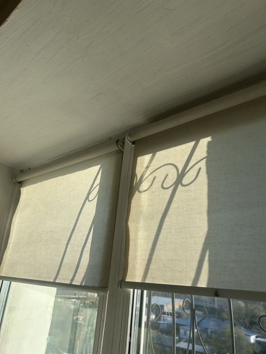 Ролл шторы б/у на стандартное окно квартиры всего 3 комплекта