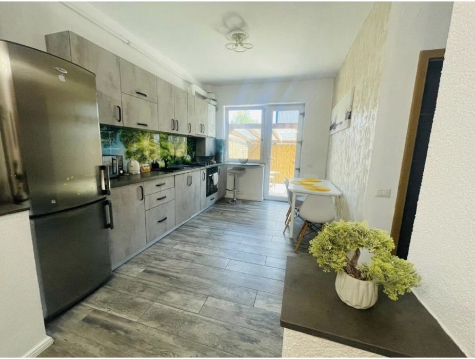 Apartament 2 camere cu gradina de inchiriat