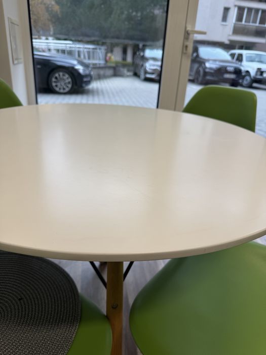 Маса и столове.