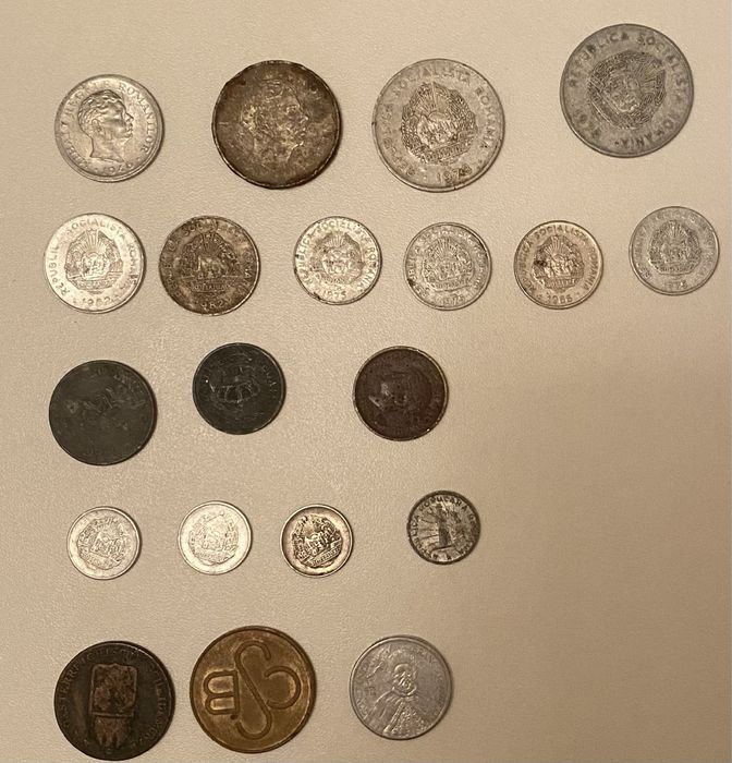 Vand colectie bani/ monede