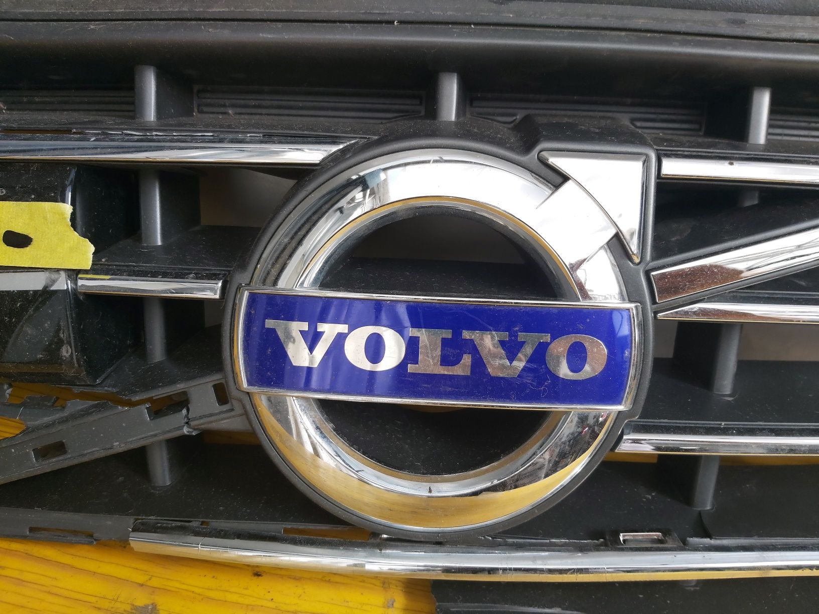 Грил решетка Емблема Volvo XC-60