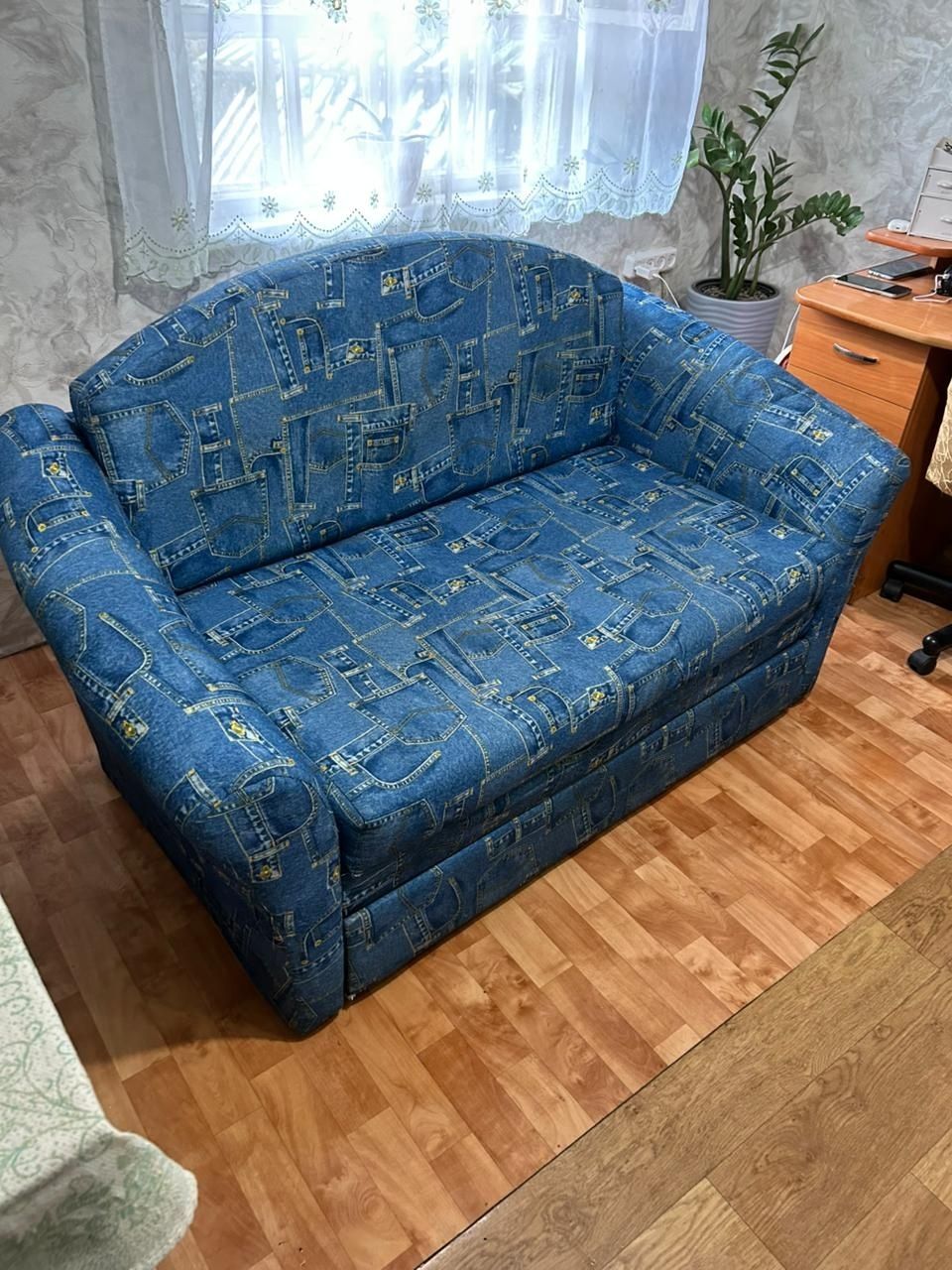 Миниатюрный диван