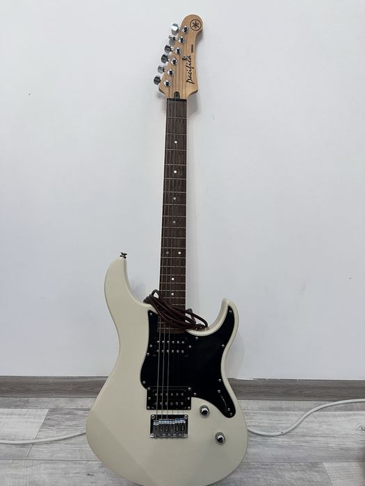 Электрогитара Yamaha Pacifica 120H