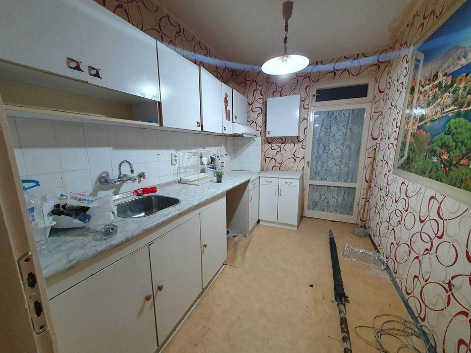 Дава се под наем Тристаен апартамент в Бургас, Център - 70 кв.м за 200 € - Снимка #4