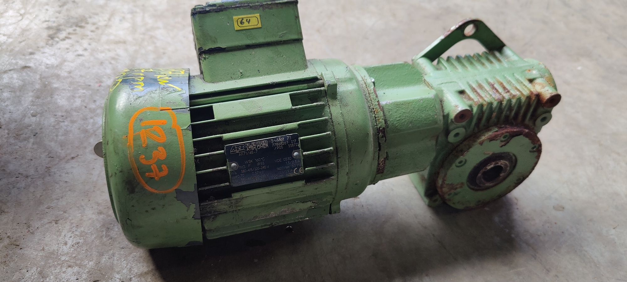 Motor electric trifazat cu reductor, 0.37kW, 47rpm, 380V