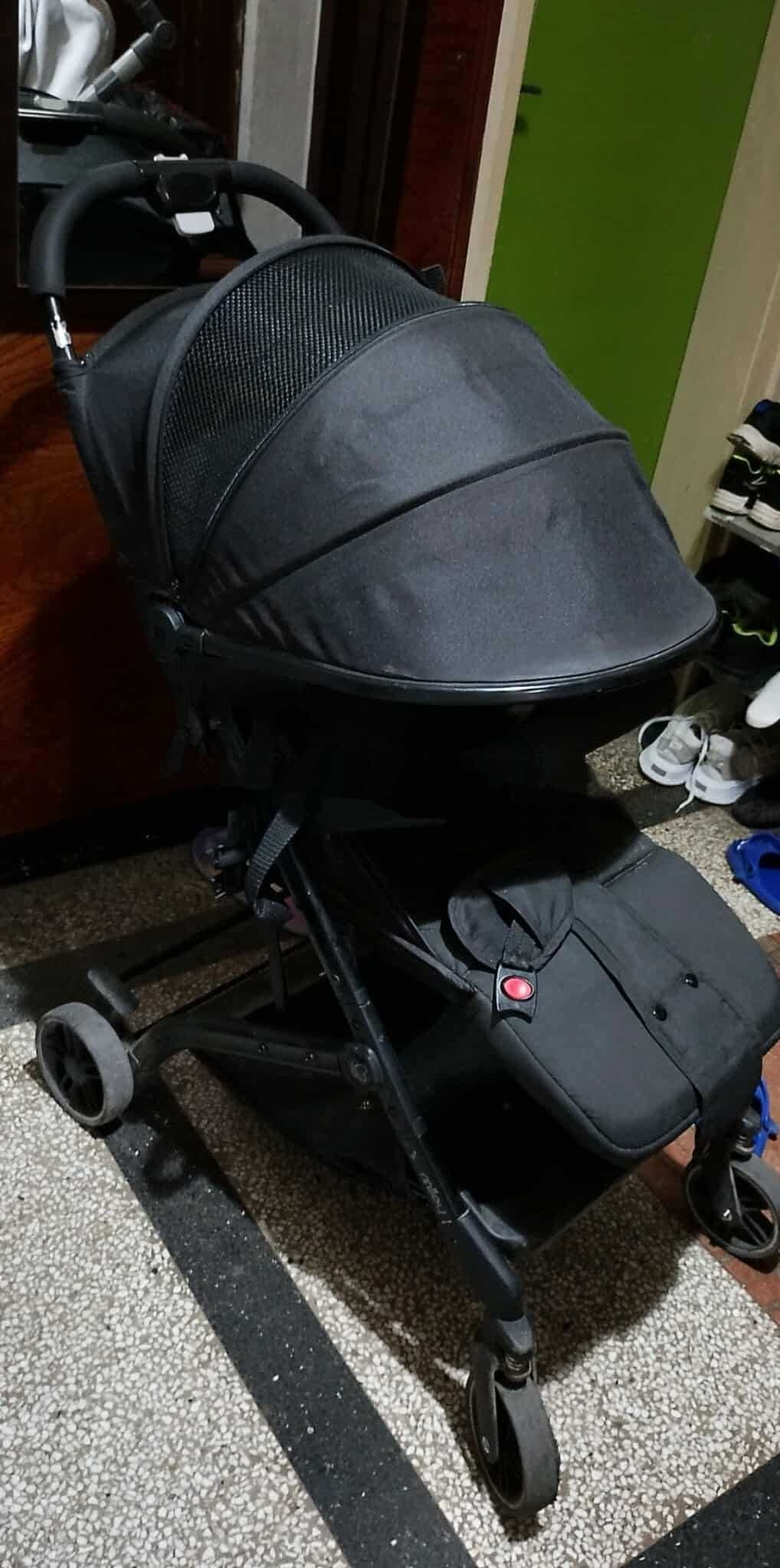 Детска количка с чувалче за крачета за зимата