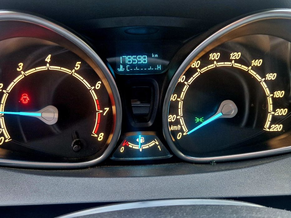 De vanzare Ford Fiesta benzină avariat spate