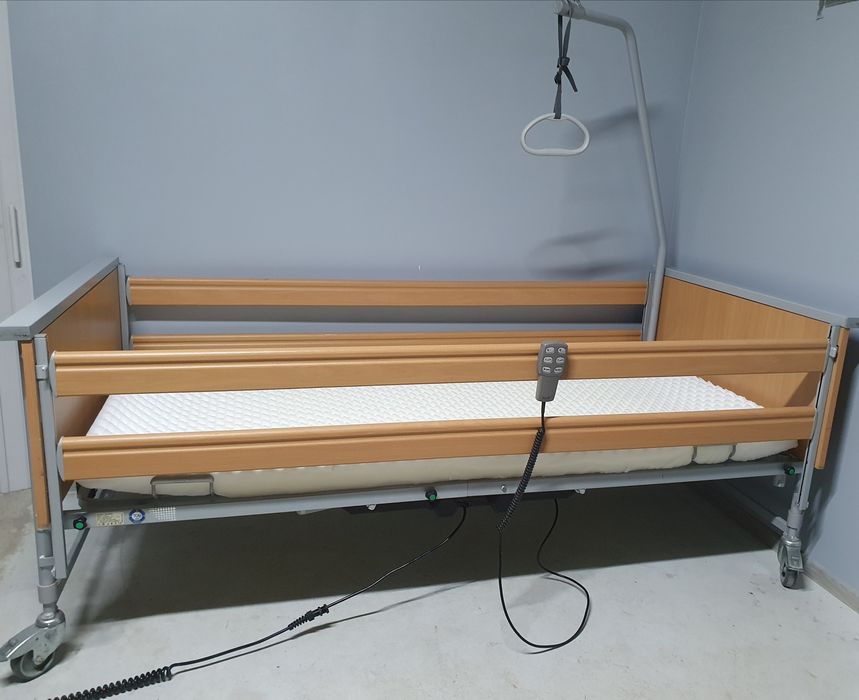 Pat medical electric cu telecomanda.Saltea inclusa în preț