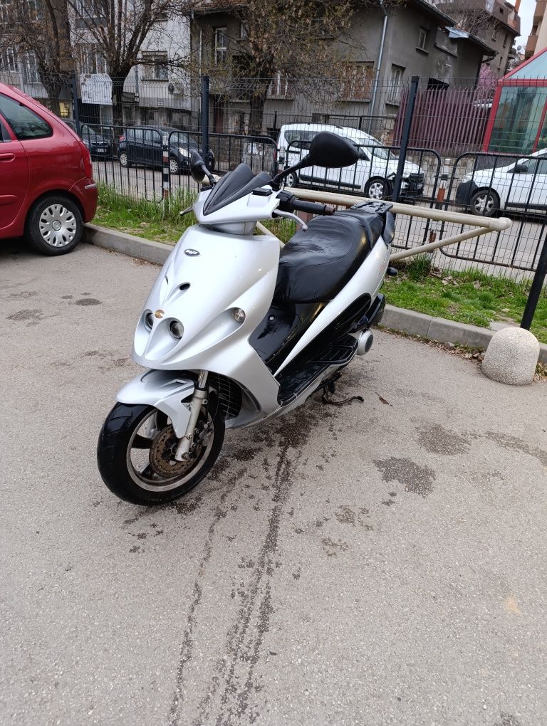 Malaguti fantom max 200 f12