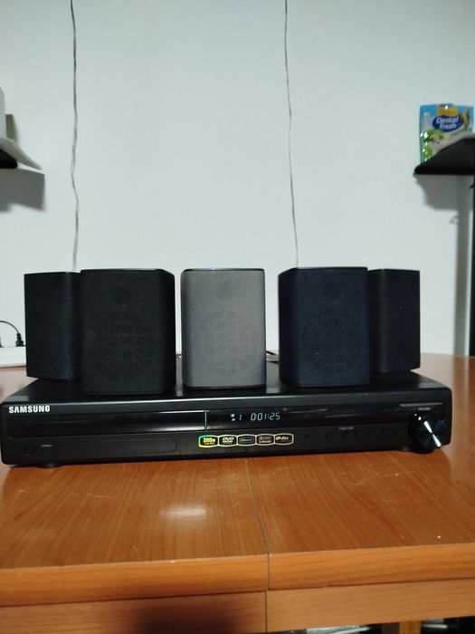 Home Cinema System Samsung model: HT-Z110 cu 5 sateliti. Fara tub bas!