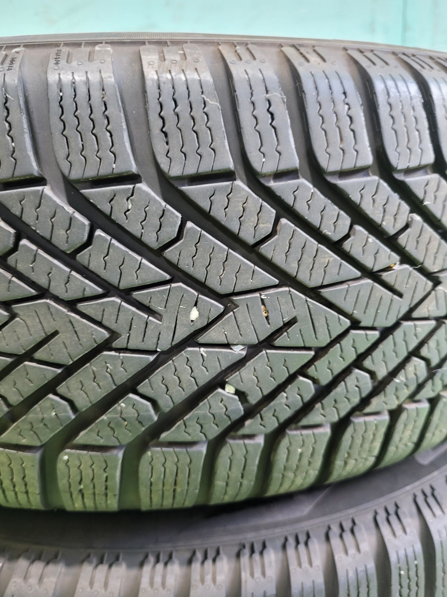 2 бр зимни 205/60/16 Pirelli