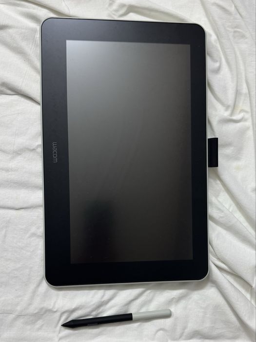 Продавам Wacom One 13.3" – идеален за рисуване и дизайн