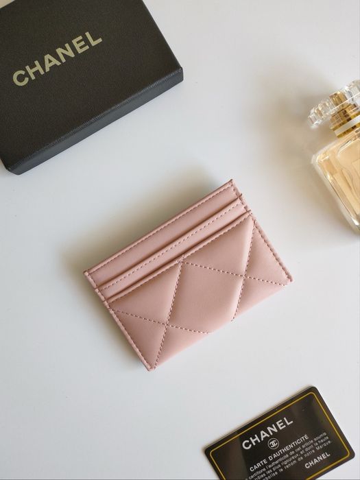 Портфейл Chanel.