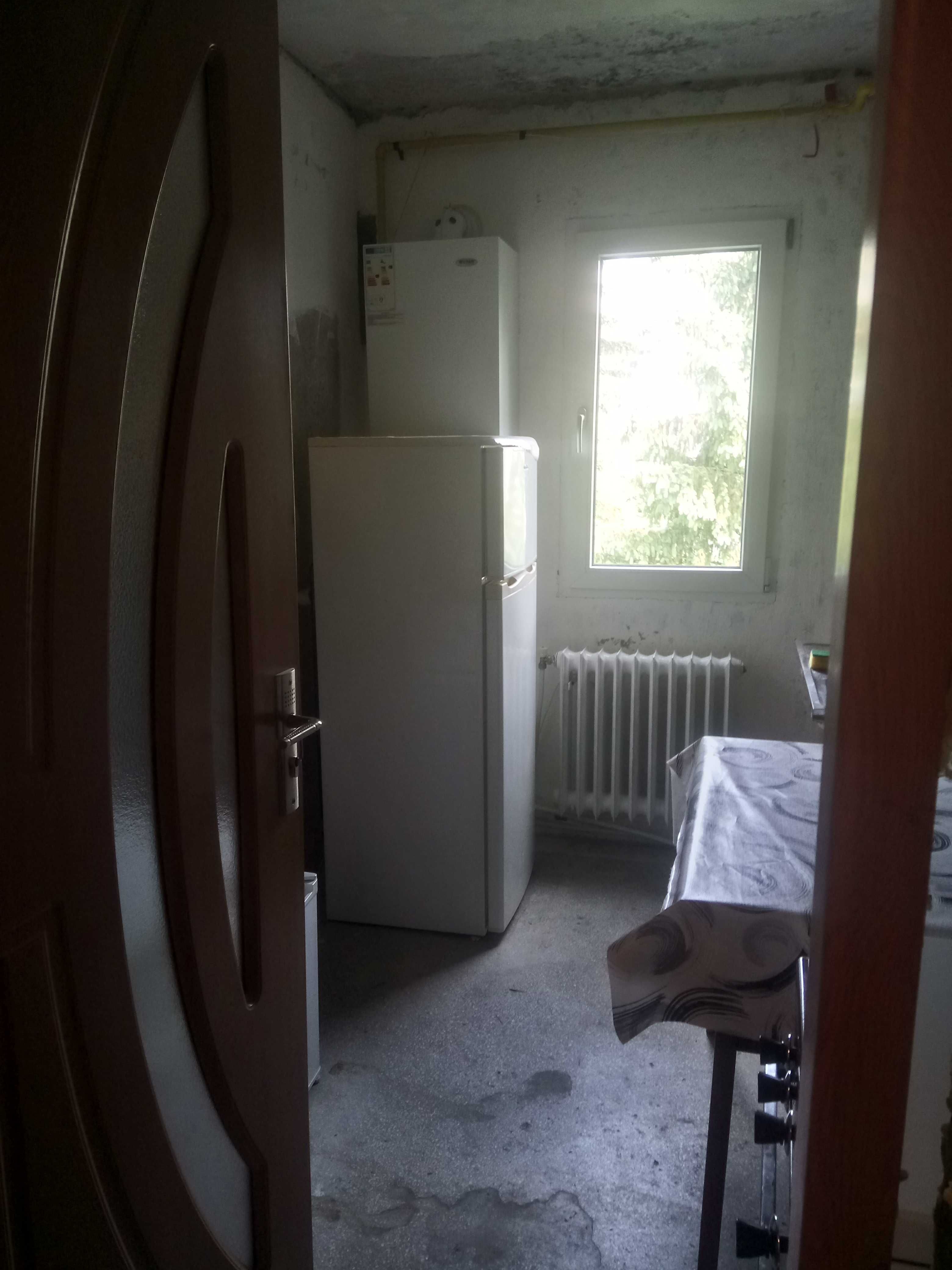 Apartament 3 camere, semidecomandat, 55000Euro, 67mp, negociabil.