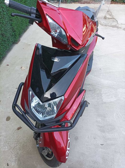 Vand scuter nou 0 km