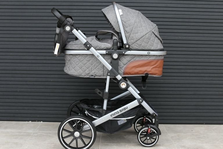 Продам универсальную 2 в 1 коляску «Ining baby”
