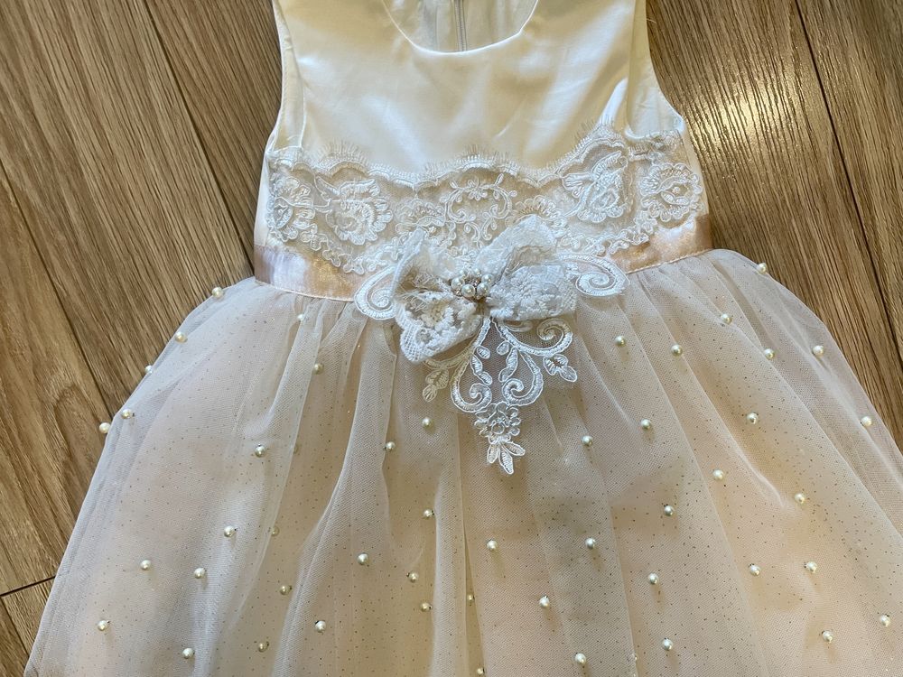 Бутикова рокличка в екрю за бебе 18м