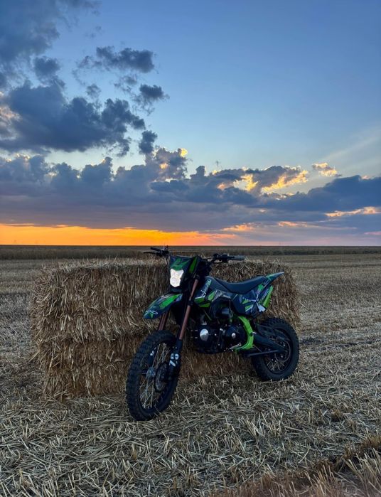 Vând motocross de 125cc Huricane aproape nou